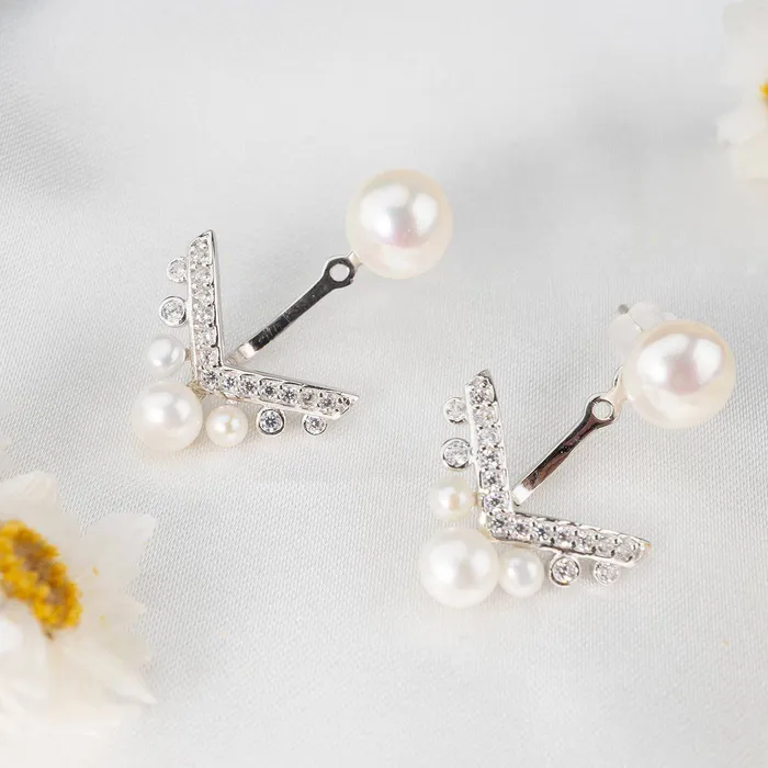 Earrings Pearly Lustre Elegant Freshwater Pearl Earrings WE00058