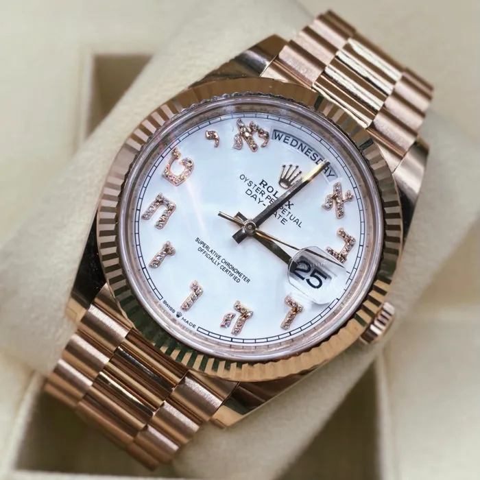 Bracelets Rolex Day Date 40mm Ref 228235 White Hebrew Dial Fluted Bezel 18K Rose Gold President Bracelet Mens Watch Rolex