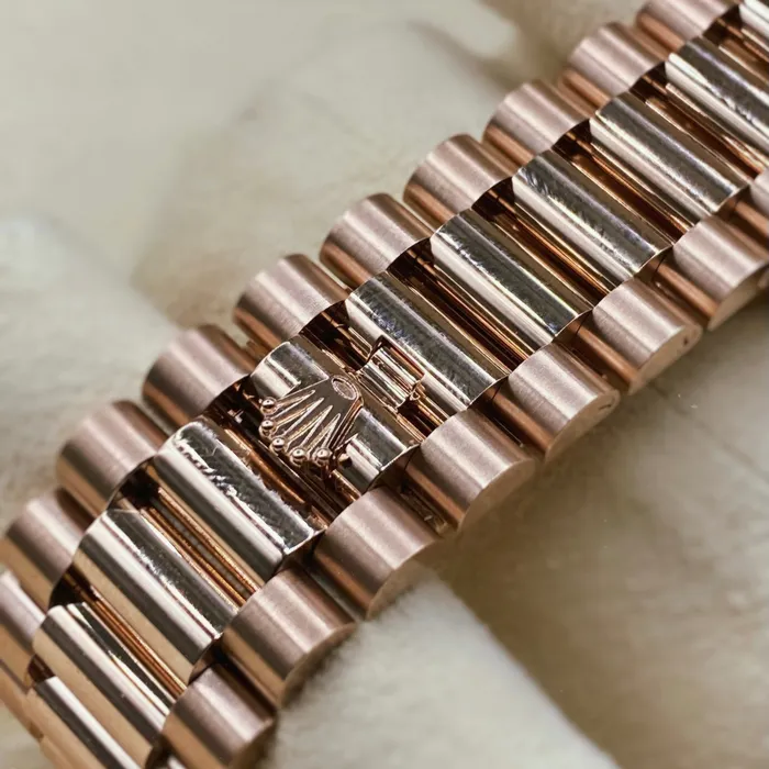 Bracelets Rolex Day Date 40mm Ref 228235 White Hebrew Dial Fluted Bezel 18K Rose Gold President Bracelet Mens Watch Rolex