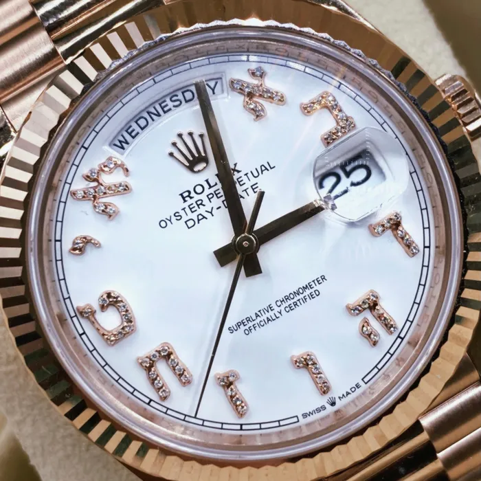 Bracelets Rolex Day Date 40mm Ref 228235 White Hebrew Dial Fluted Bezel 18K Rose Gold President Bracelet Mens Watch Rolex