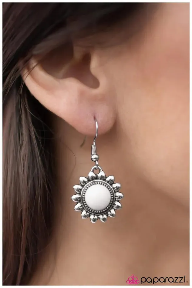 Earrings Paparazzi Jewelry Paparazzi Earring Pep Rally White