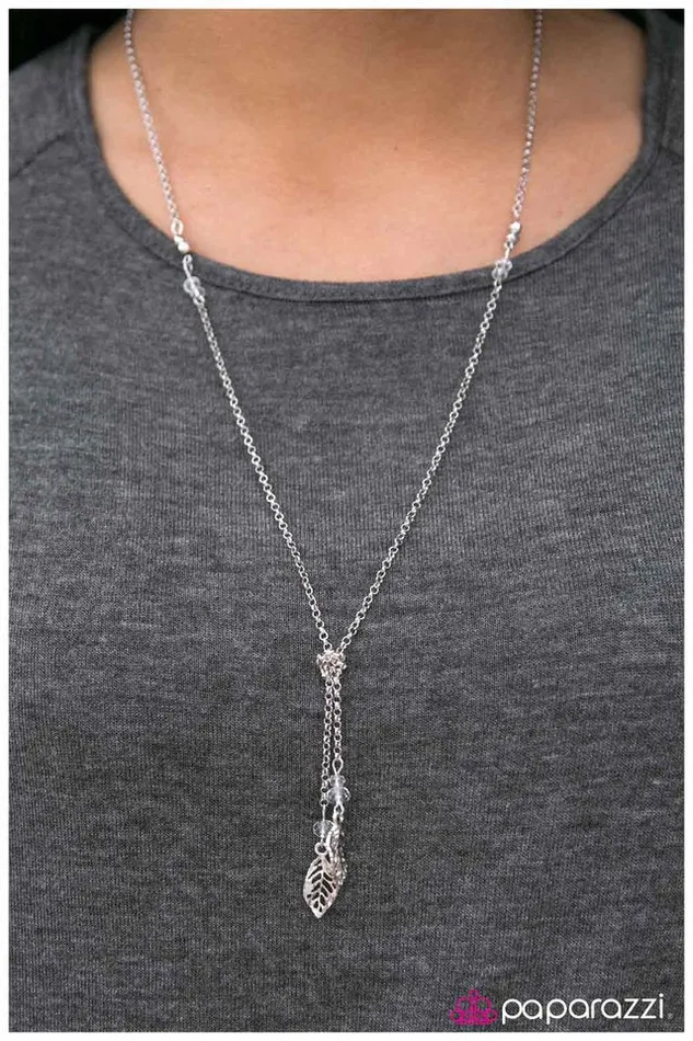 Necklaces Paparazzi Jewelry Paparazzi Necklace LEAF It Be White