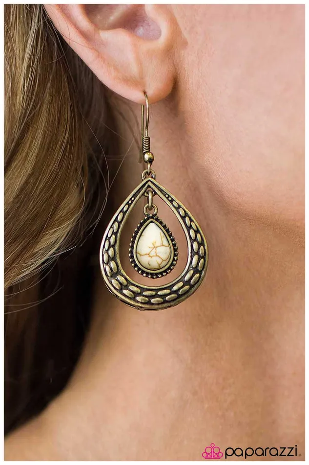 Paparazzi Earring Tame the Beast White Paparazzi Jewelry Earrings