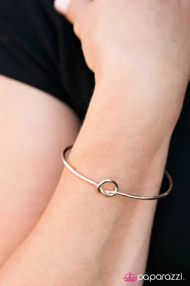 Paparazzi Jewelry Bracelets Paparazzi Bracelet KNOT A Love Story Gold
