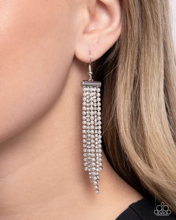 Paparazzi Jewelry Earrings Paparazzi Earring Tapered Team White