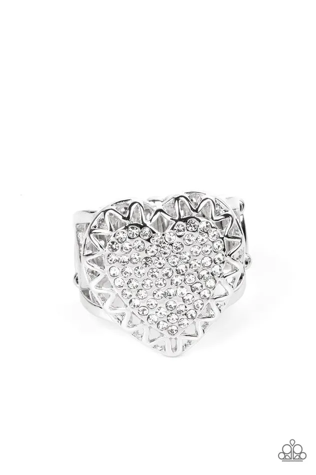 Paparazzi Jewelry Rings Paparazzi Ring Romantic Escape White Paparazzi Jewelry Rings Paparazzi Ring Romantic Escape White
