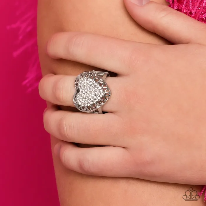 Paparazzi Jewelry Rings Paparazzi Ring Romantic Escape White Paparazzi Jewelry Rings Paparazzi Ring Romantic Escape White