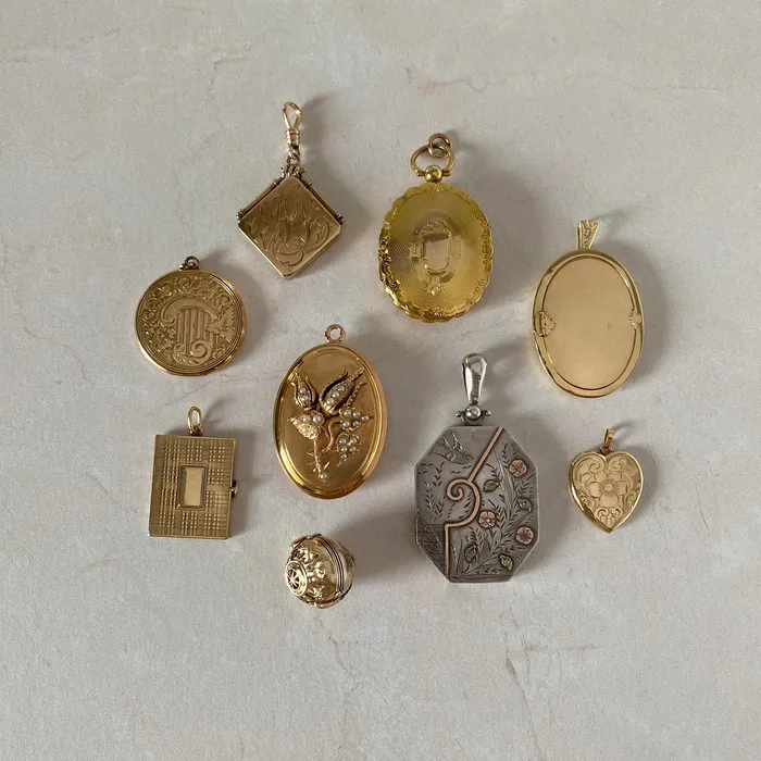 PreStyled Sets Victorian Diamond 18K Yellow Gold Oval Locket Pendant Croghans