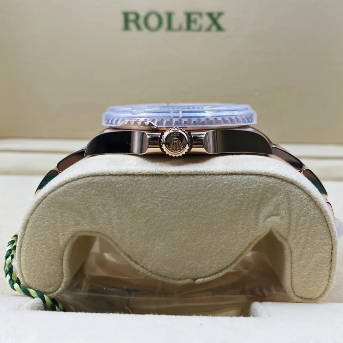 Rolex Rolex GMTMaster II Rootbeer 40mm Ref 126715chnr0001 Black Dial Brown Black Ceramic Bezel 18K Rose Gold Oyster Bracelet Mens Watch Bracelets