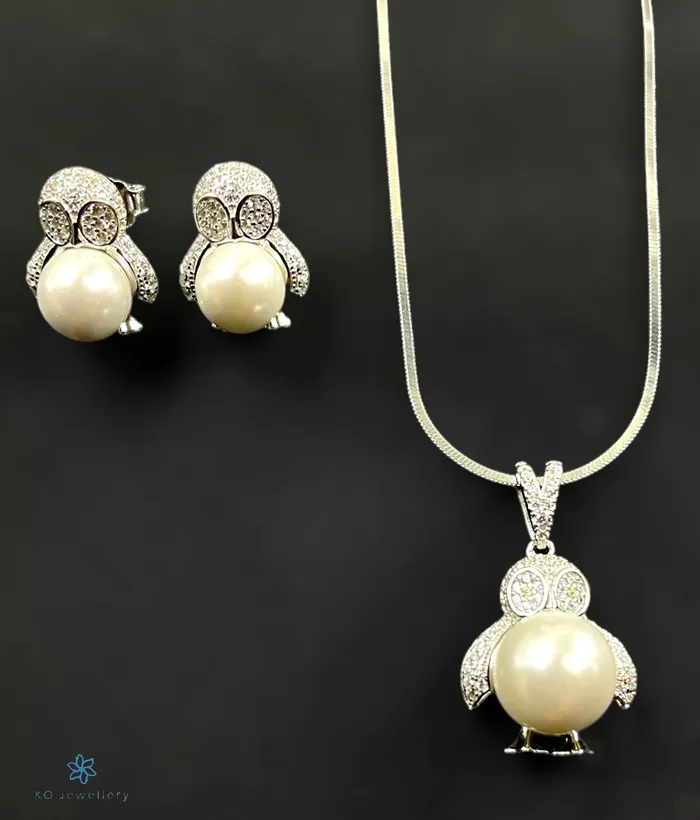 Imported Necklaces The Penguin Silver Pearl Pendant Set
