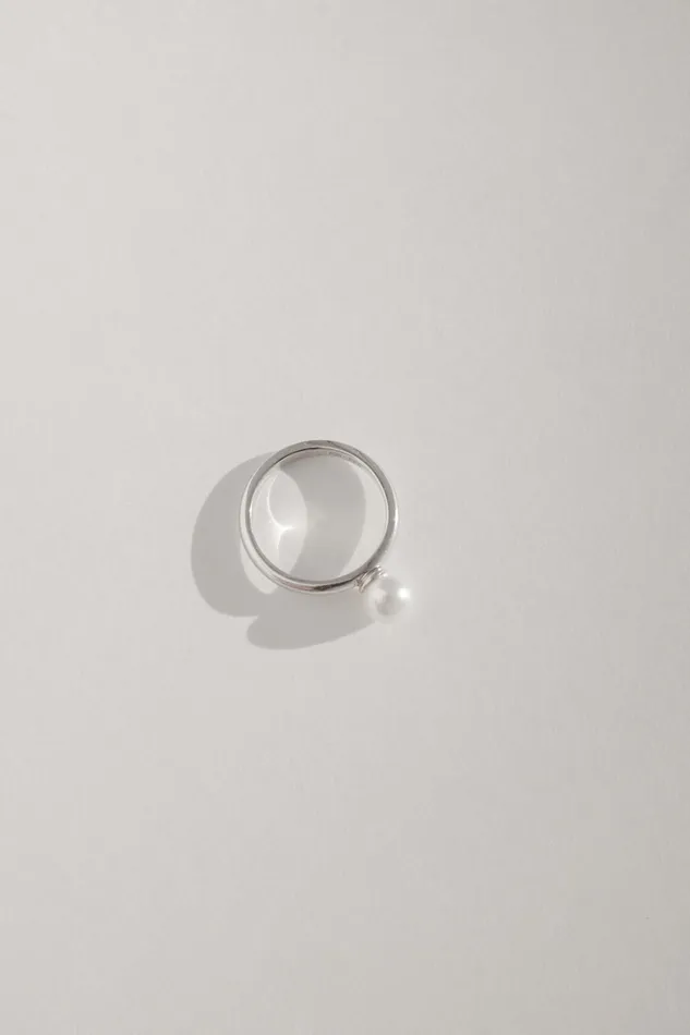 collectionno2 OFF WHITE PEARL STERLING SILVER VINTAGE RING Rings collectionno2 OFF WHITE PEARL STERLING SILVER VINTAGE RING Rings