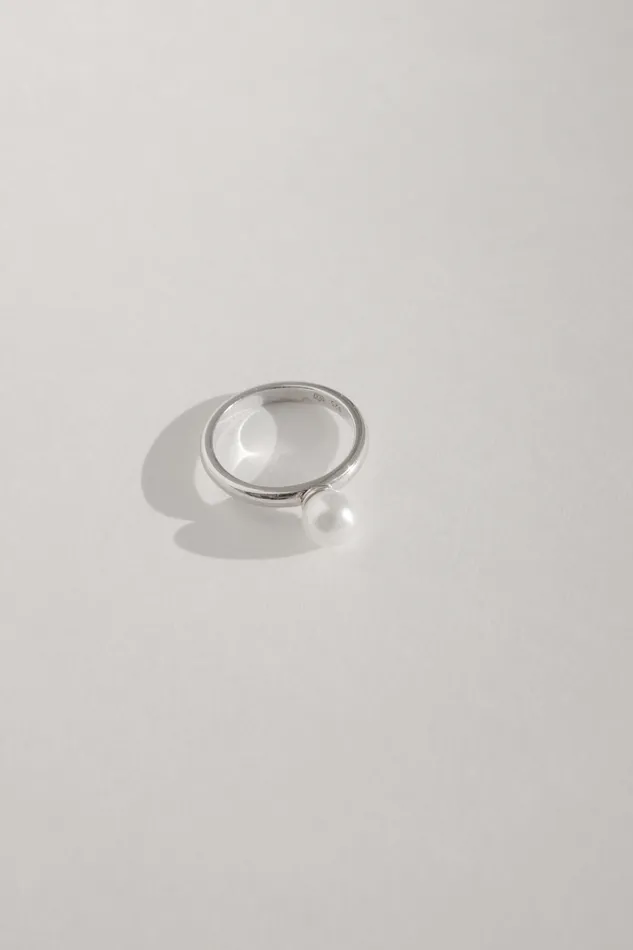 collectionno2 OFF WHITE PEARL STERLING SILVER VINTAGE RING Rings collectionno2 OFF WHITE PEARL STERLING SILVER VINTAGE RING Rings