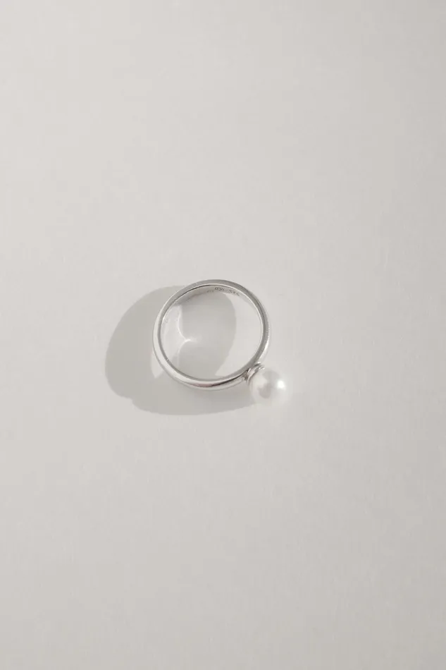 collectionno2 OFF WHITE PEARL STERLING SILVER VINTAGE RING Rings collectionno2 OFF WHITE PEARL STERLING SILVER VINTAGE RING Rings