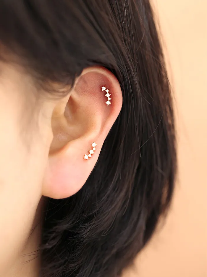 Earrings MinimalBijoux 14K gold Curve Cubic cartilage earring 20g
