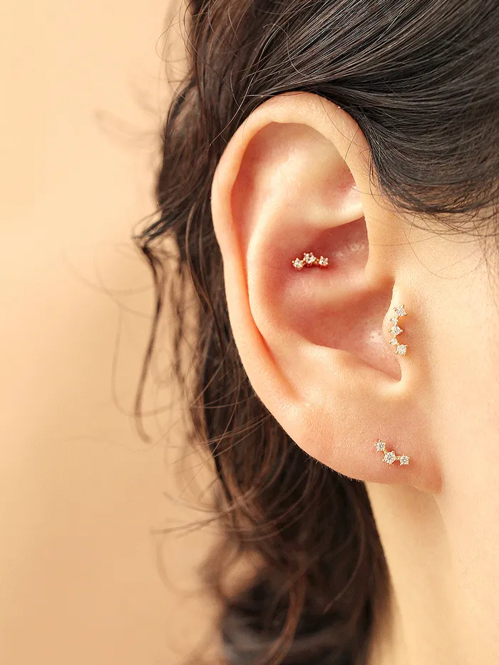 Earrings MinimalBijoux 14K gold Curve Cubic cartilage earring 20g