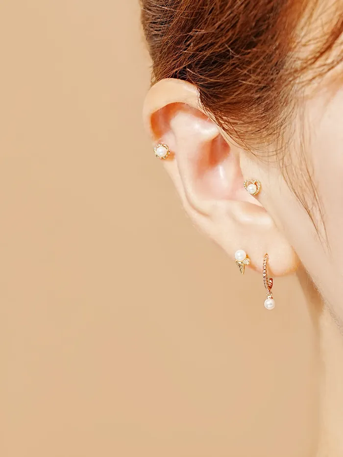 Earrings MinimalBijoux 14K Gold Memory Heart Cartilage Earring 20G