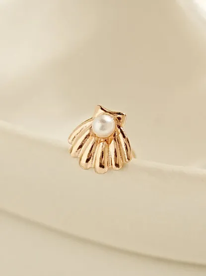 Earrings MinimalBijoux 14K Gold Pearl Clam Cartilage Earring 20G
