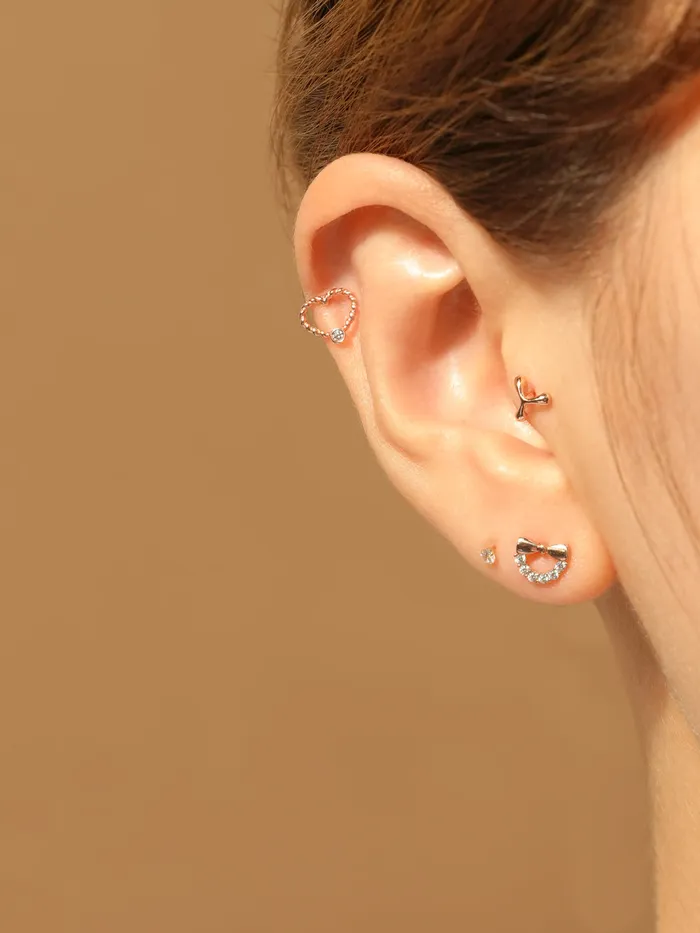 MinimalBijoux Earrings 14K Gold Cubic Pretzel Heart Cartilage Earring 20G