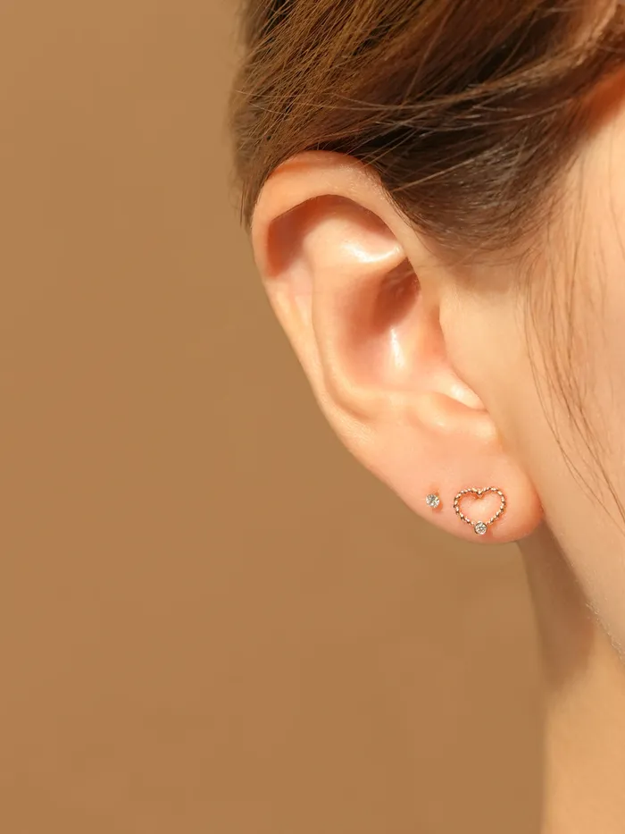 MinimalBijoux Earrings 14K Gold Cubic Pretzel Heart Cartilage Earring 20G