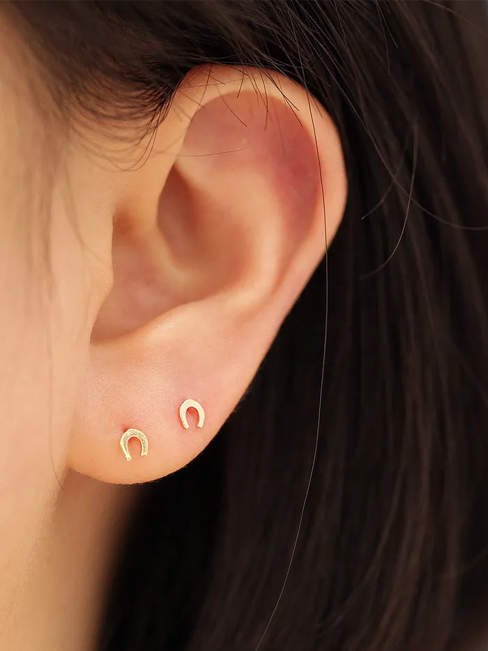 MinimalBijoux Earrings 14K gold Mini horseshoe cartilage earring 20g