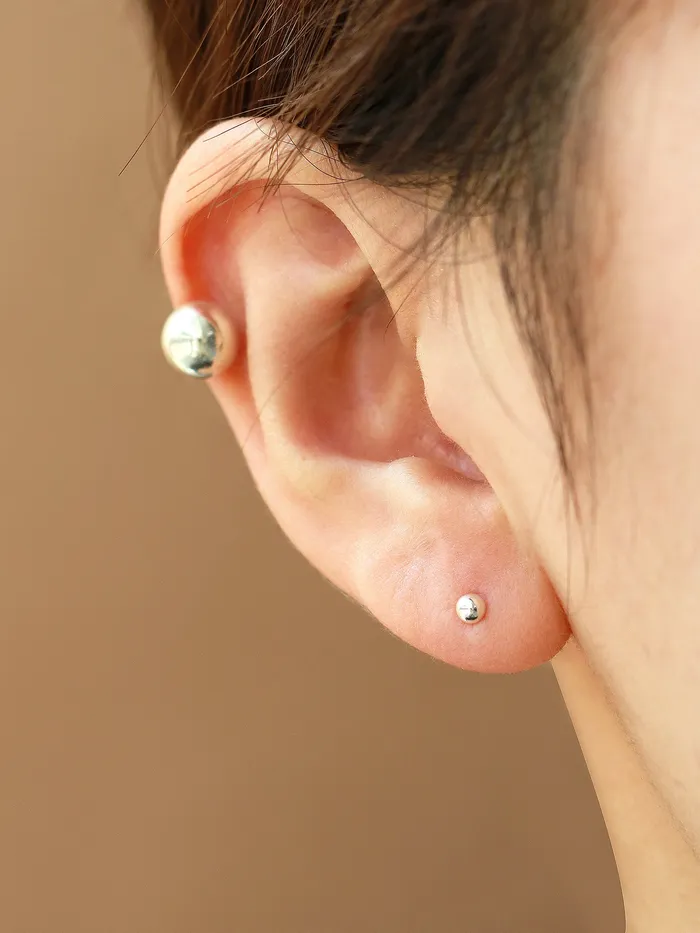 MinimalBijoux Earrings 925 silver CZ Ball cartilage earring 16g