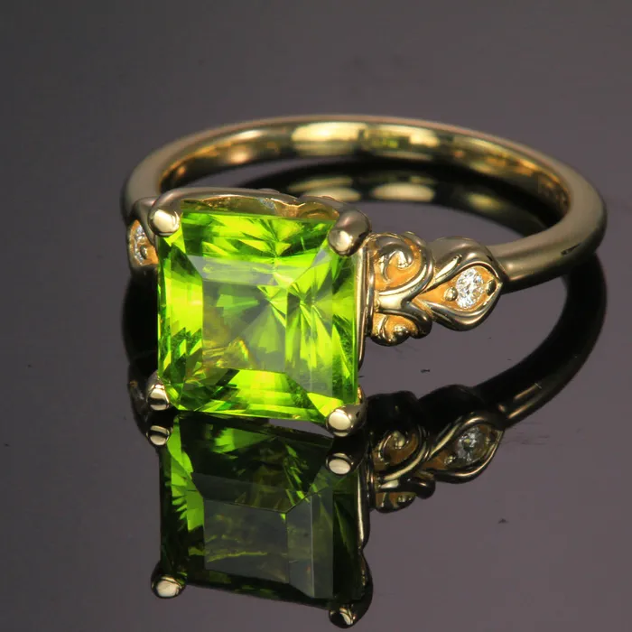 Moriartys Gem Art Rings Suzannes Peridot Ring