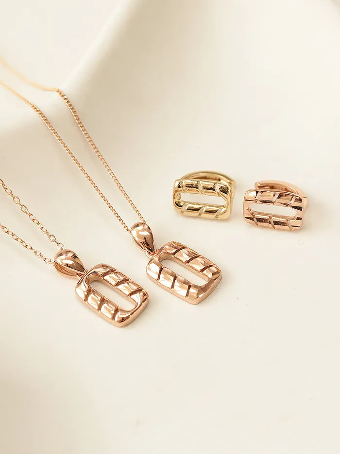 Necklaces MinimalBijoux 14K Gold Twist Square Necklace Pendant